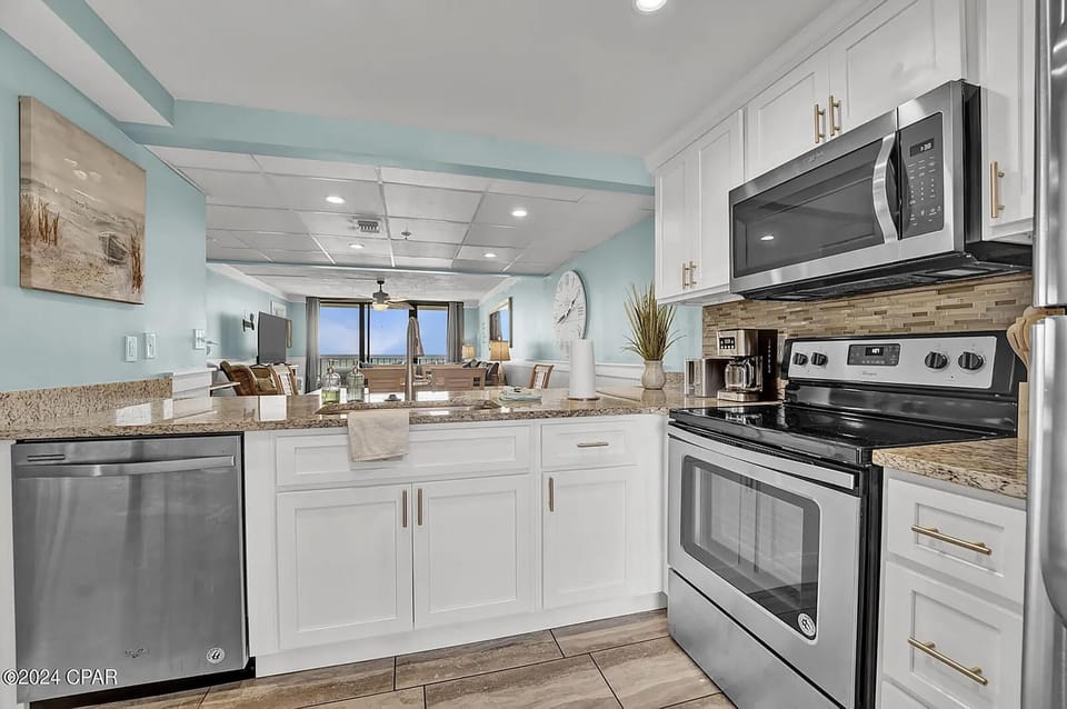 Condo, 1 King Bed (Edgewater Tower 3-104) | Private kitchen | Oven, toaster