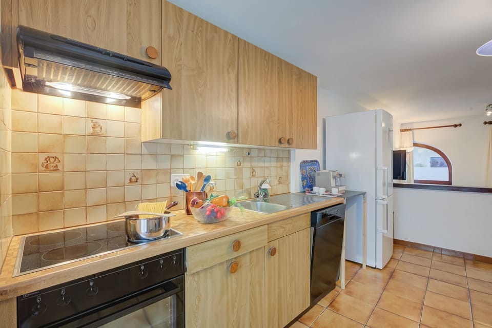 Family Apartment, 1 Bedroom (Ca Cornocc) | Private kitchen
