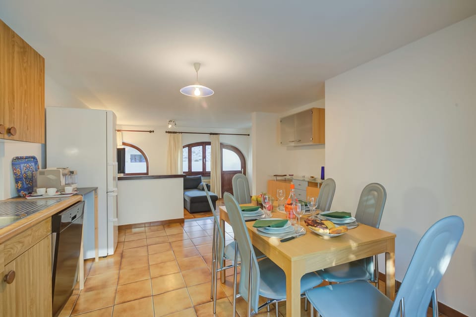 Family Apartment, 1 Bedroom (Ca Cornocc) | Dining