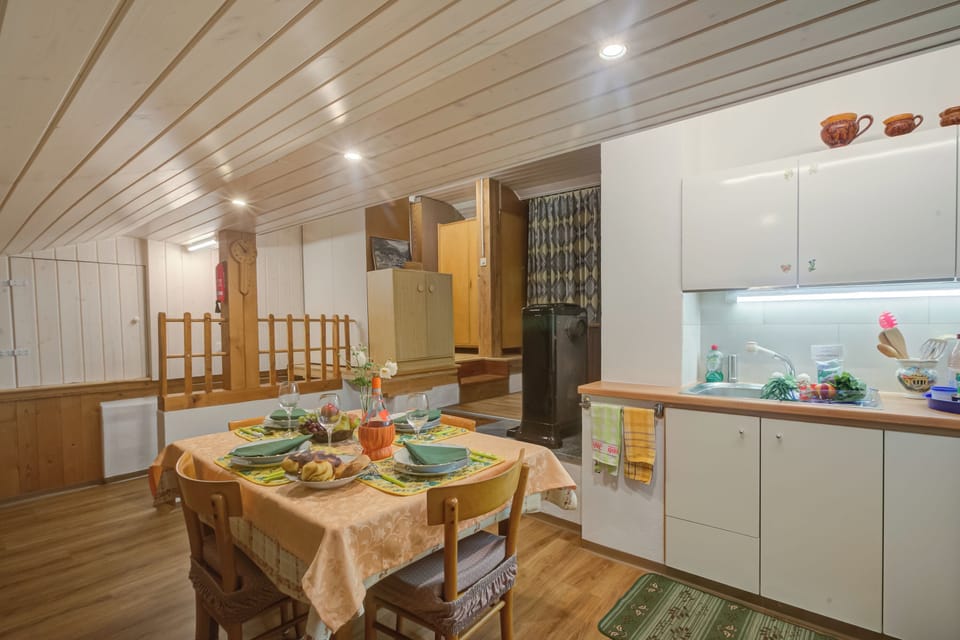 Standard Chalet, Multiple Bedrooms, Mountainside (Ca Contina) | Dining