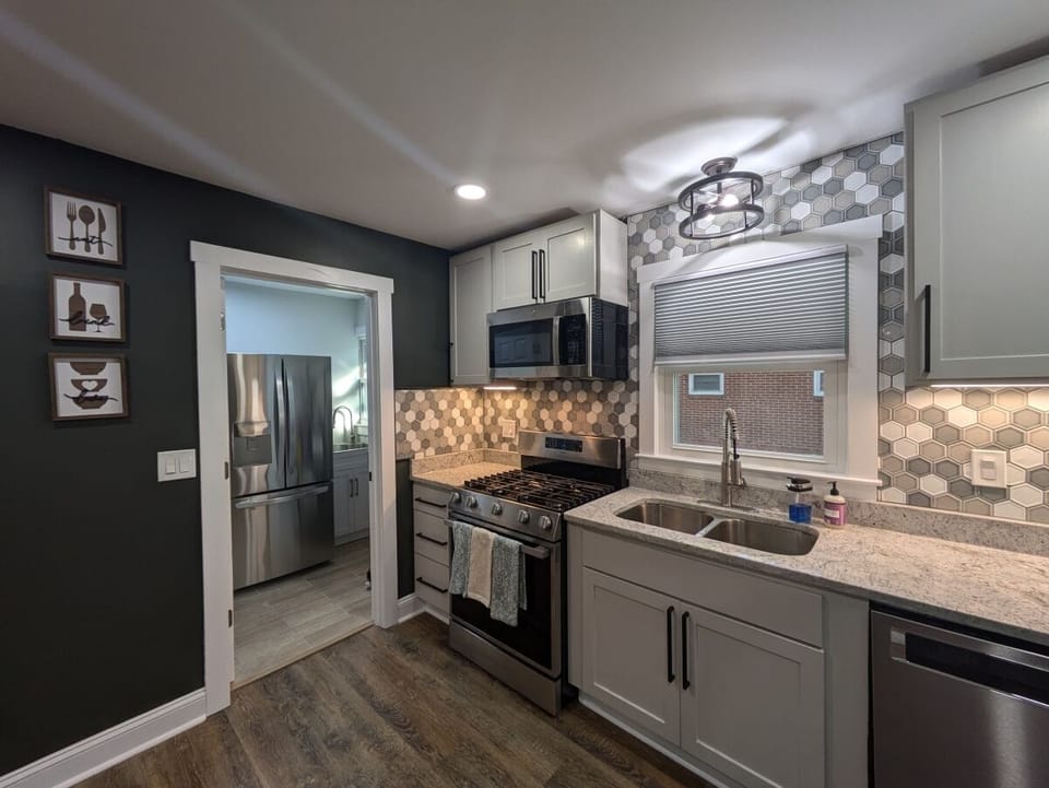 Luxury Bungalow, 3 Bedrooms, Kitchen | Private kitchen | Full-size fridge, microwave, oven, stovetop