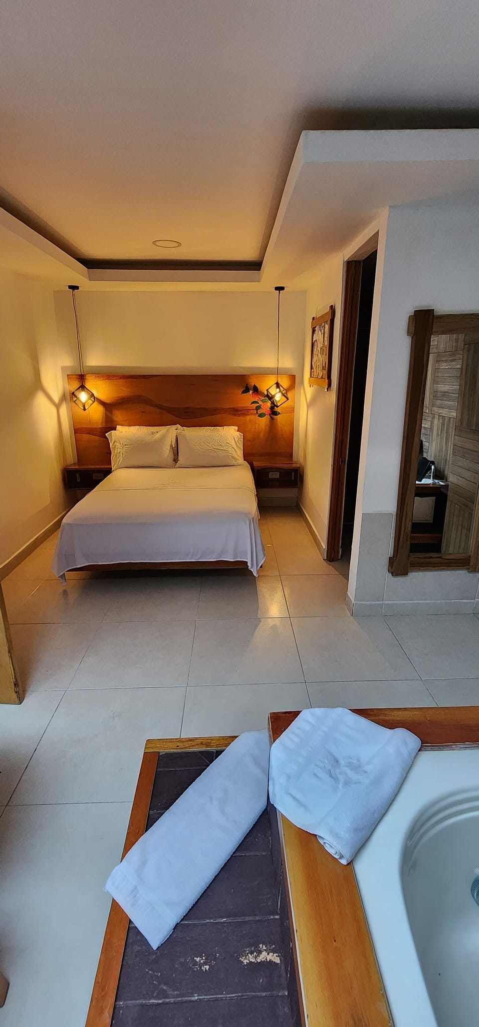 Luxury Suite | Desk, laptop workspace, WiFi (free)