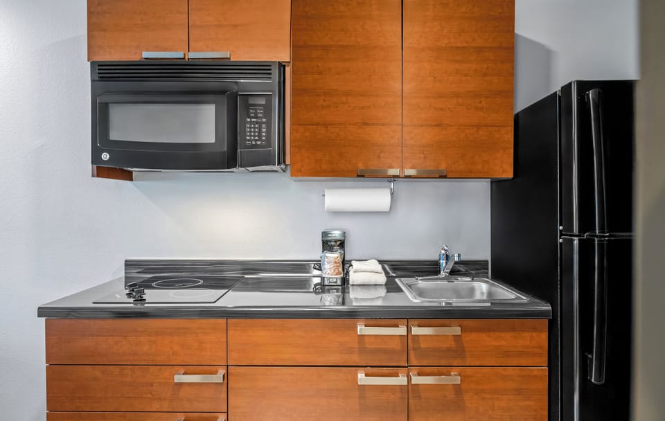 Full-size fridge, microwave, stovetop, coffee/tea maker