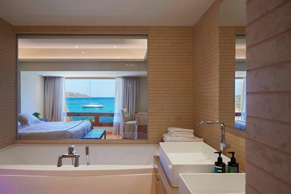 "Loutro" Six Double Bedrooms with Private Pool 340 m2 | Bathroom | Separate tub and shower, jetted tub, designer toiletries, hair dryer
