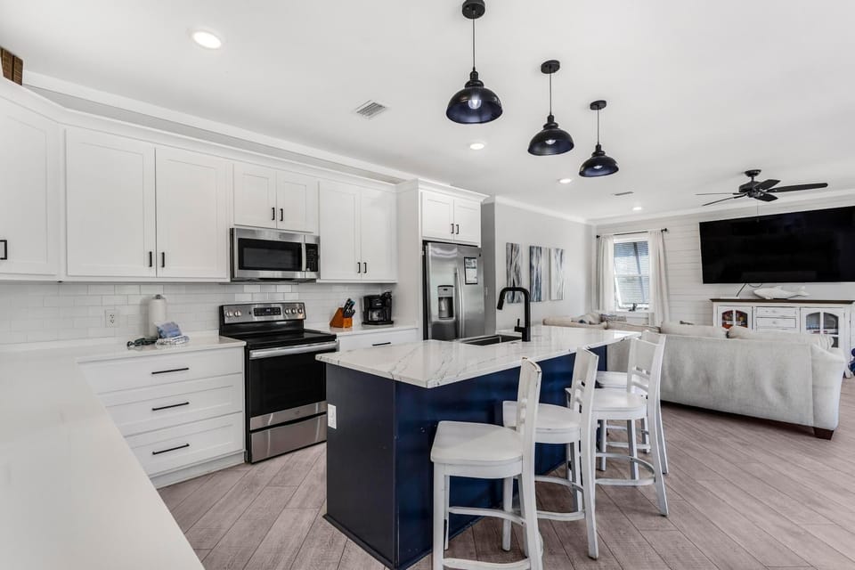 House, Multiple Beds (Beach Please) | Private kitchen | Oven, toaster