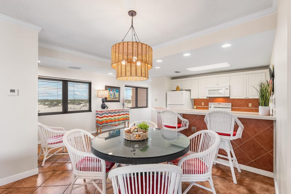 Condo, Multiple Beds (Four Seasons 704W) | Dining