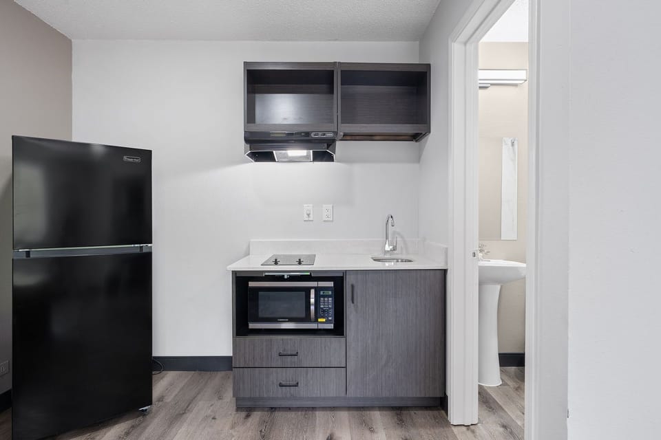 Studio, 1 Queen Bed, Non Smoking | Private kitchenette | Full-size fridge, microwave, stovetop