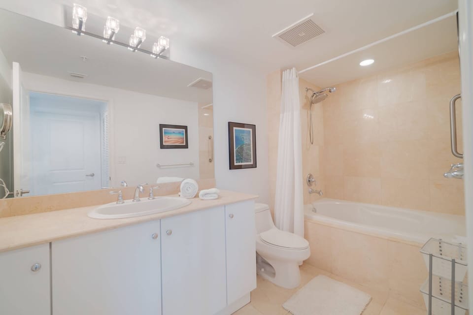 405n Boardwalk Suite 1 Bedroom, Pools, Jacuzzi, Beach, Shops & Dog Friendly Apartment in Boynton Beach
