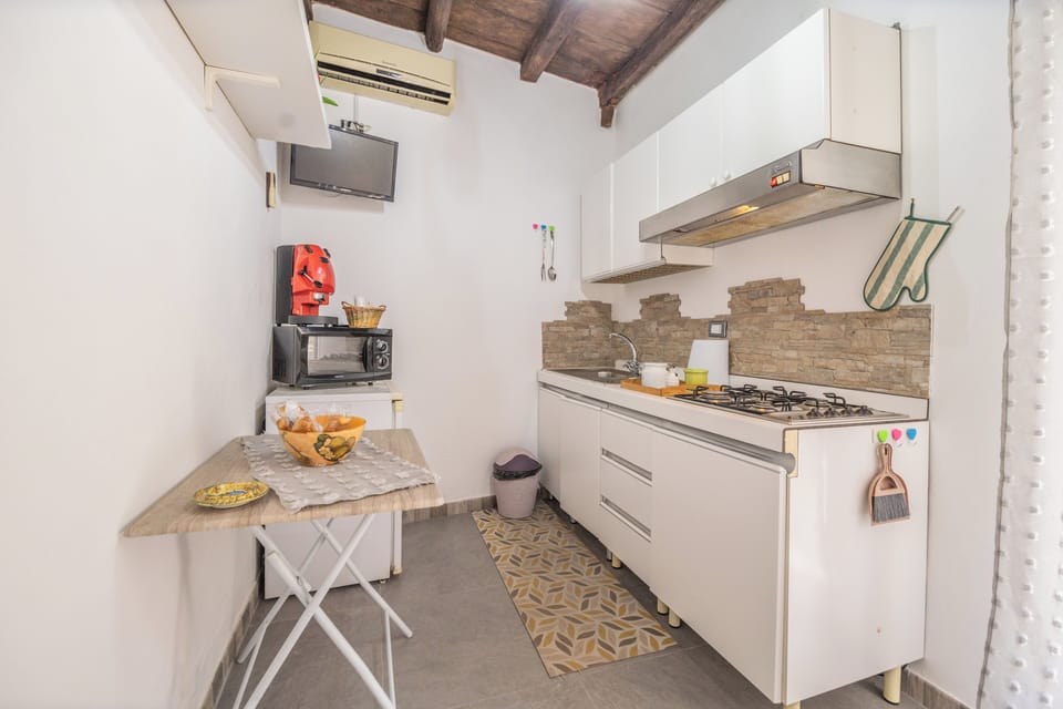 Apartment, 1 Bedroom, Terrace | Private kitchen | Fridge, stovetop, cookware/dishes/utensils