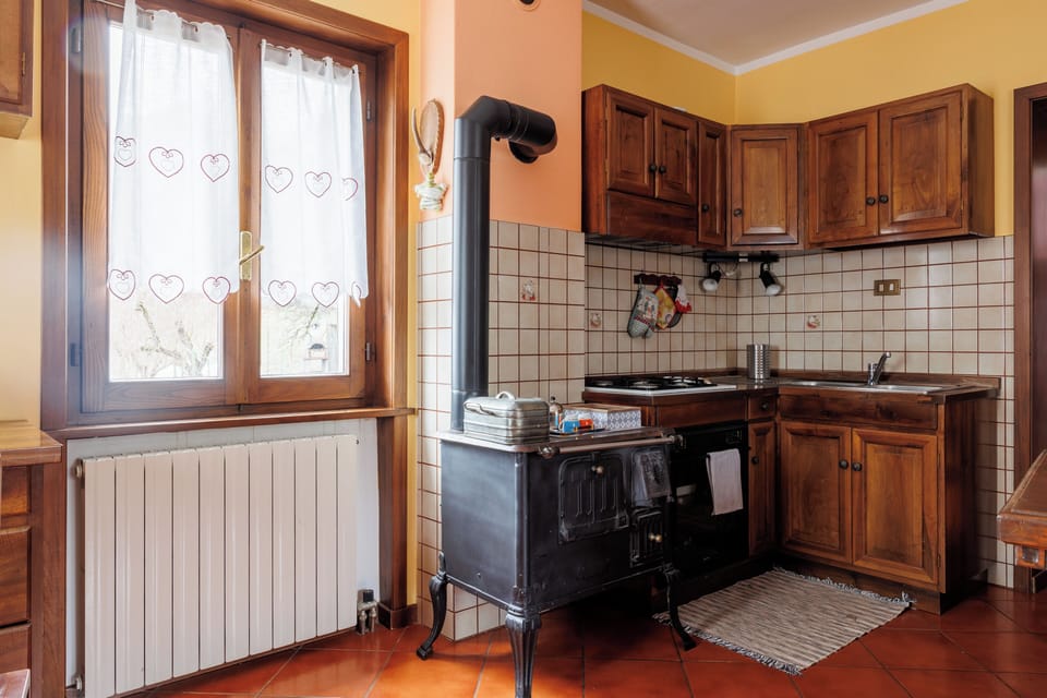 Apartment, 3 Bedrooms, Balcony, Mountain View | Private kitchen | Fridge, oven, stovetop, electric kettle