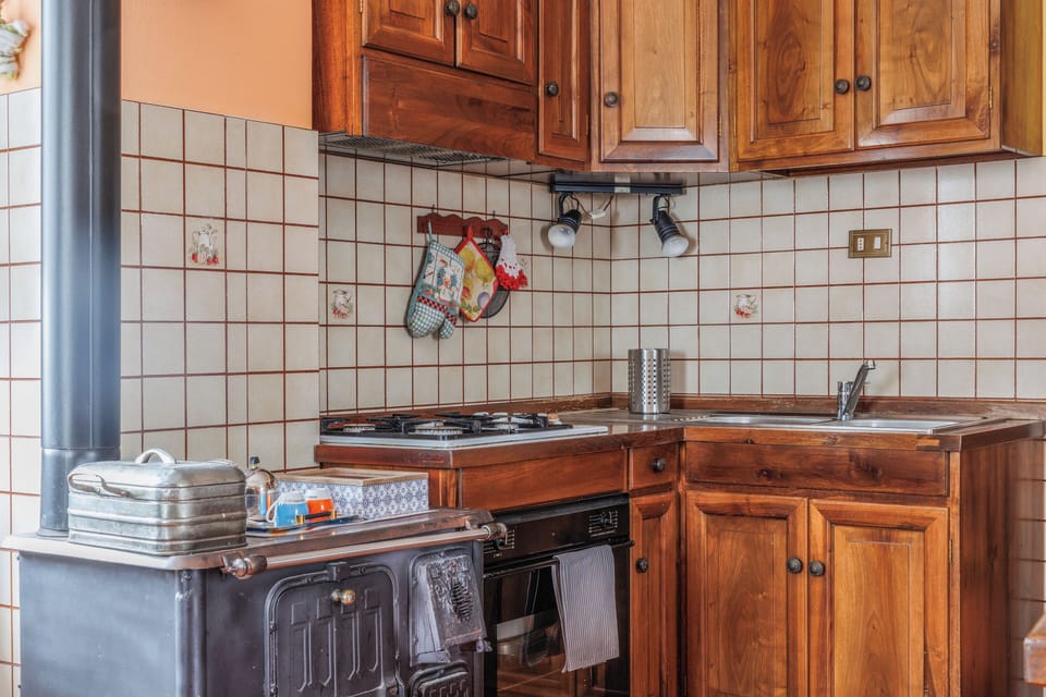 Apartment, 3 Bedrooms, Balcony, Mountain View | Private kitchen | Fridge, oven, stovetop, electric kettle
