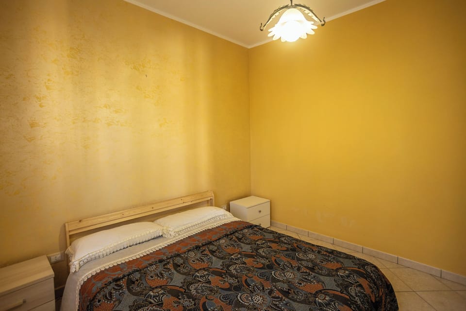 Apartment, 2 Bedrooms, Balcony | 2 bedrooms, bed sheets
