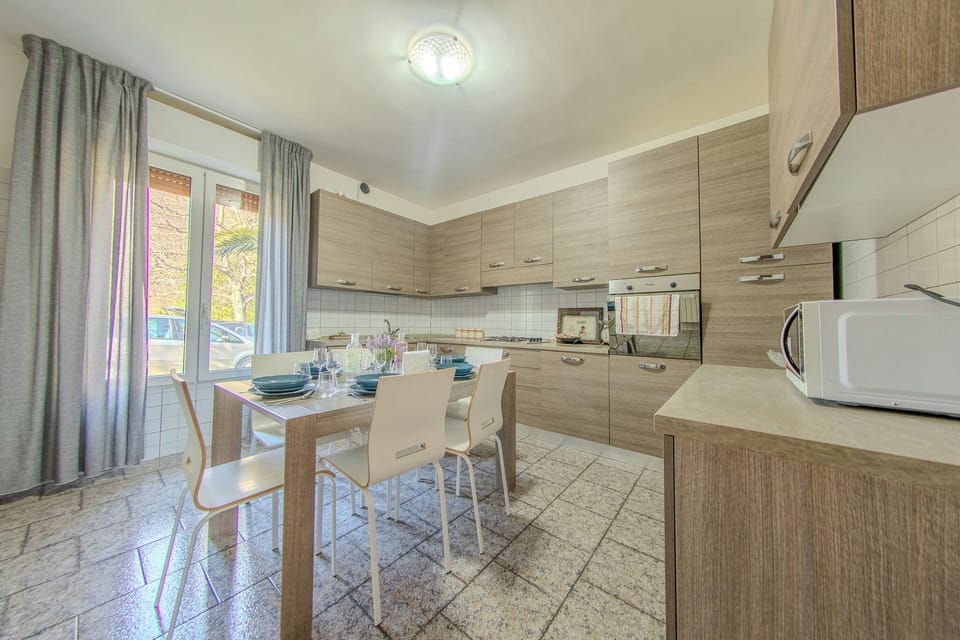 House, 4 Bedrooms, Terrace, Mountain View | Private kitchen | Fridge, oven, stovetop, dishwasher