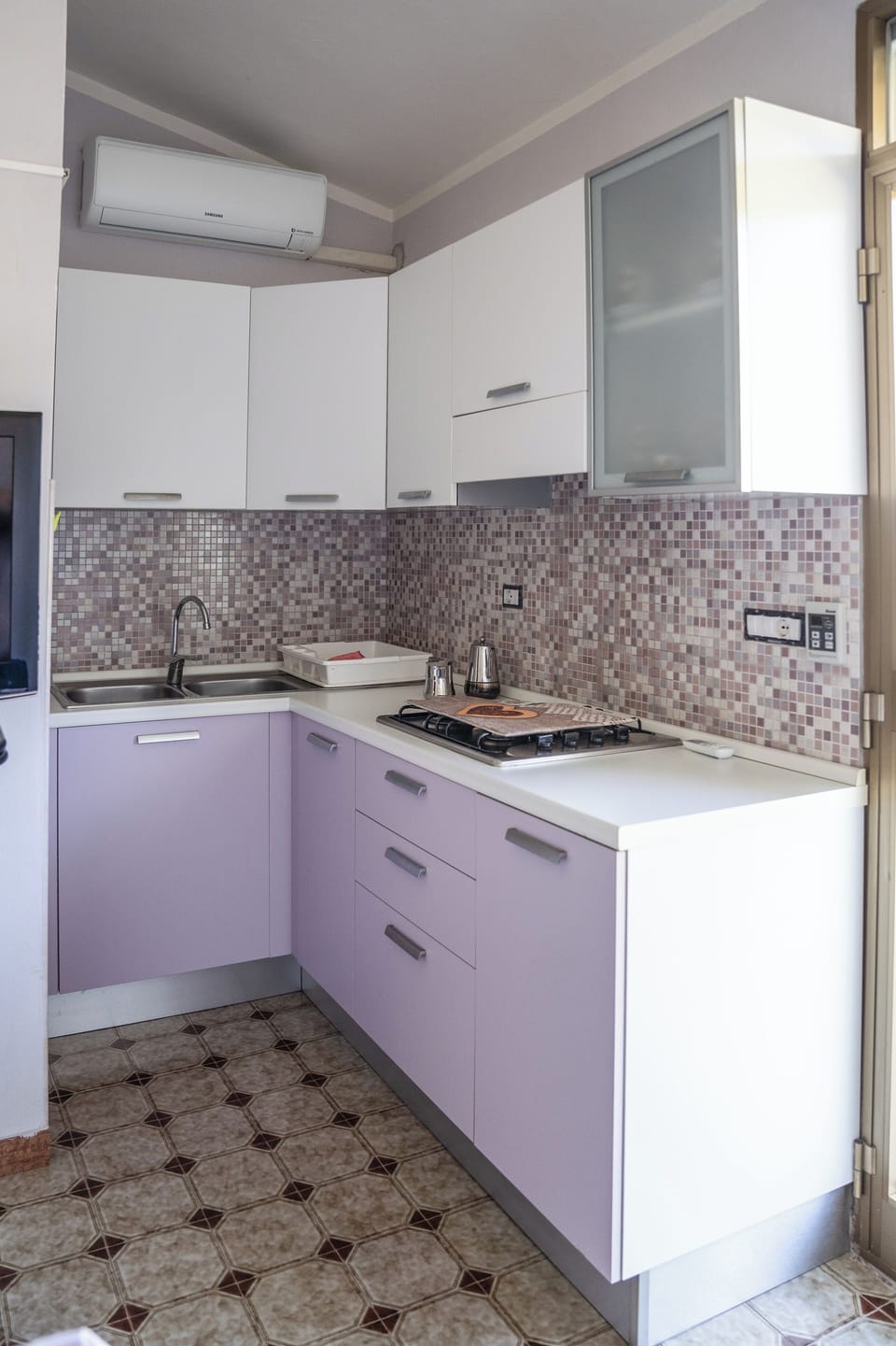 House, 2 Bedrooms, Terrace | Private kitchen | Full-size fridge, microwave, oven, stovetop