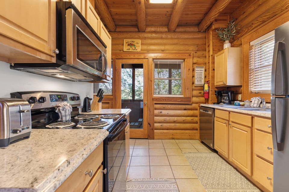 Premium Cabin, 2 Bedrooms, Hot Tub, Golf View | Private kitchen | Coffee/tea maker, microwave, oven, electric kettle