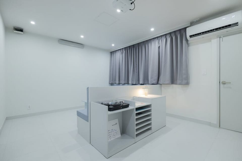 Stay | Premium bedding, memory foam beds, soundproofing, free WiFi