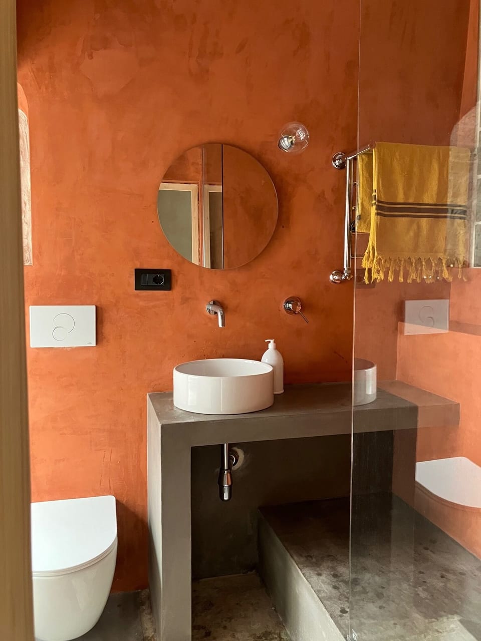 Deluxe Double Room, 1 Queen Bed, Non Smoking, Private Bathroom | Bathroom | Shower, rainfall showerhead, hair dryer, bidet
