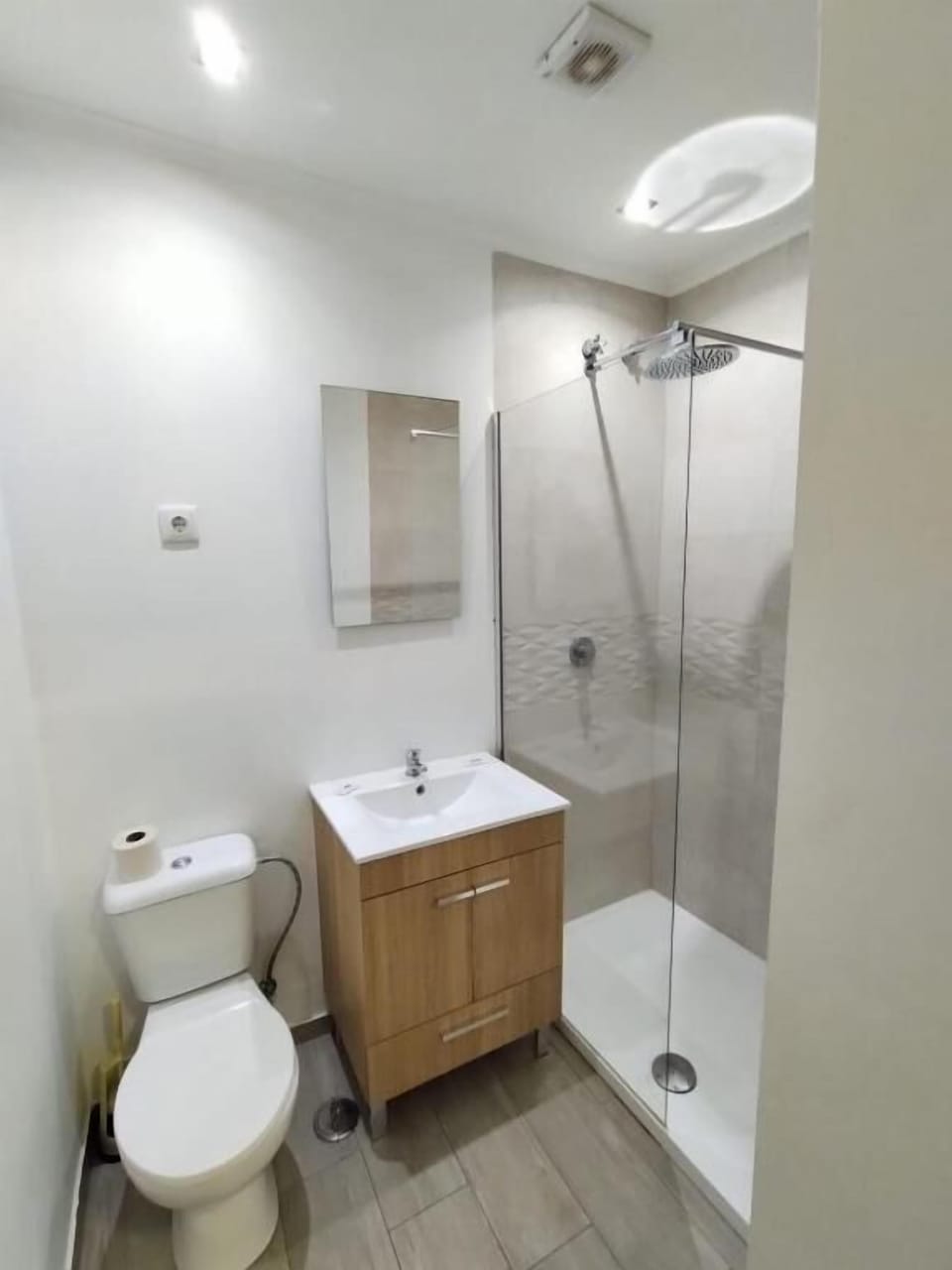Economy Double Room, City View | Bathroom | Towels, soap, shampoo, toilet paper