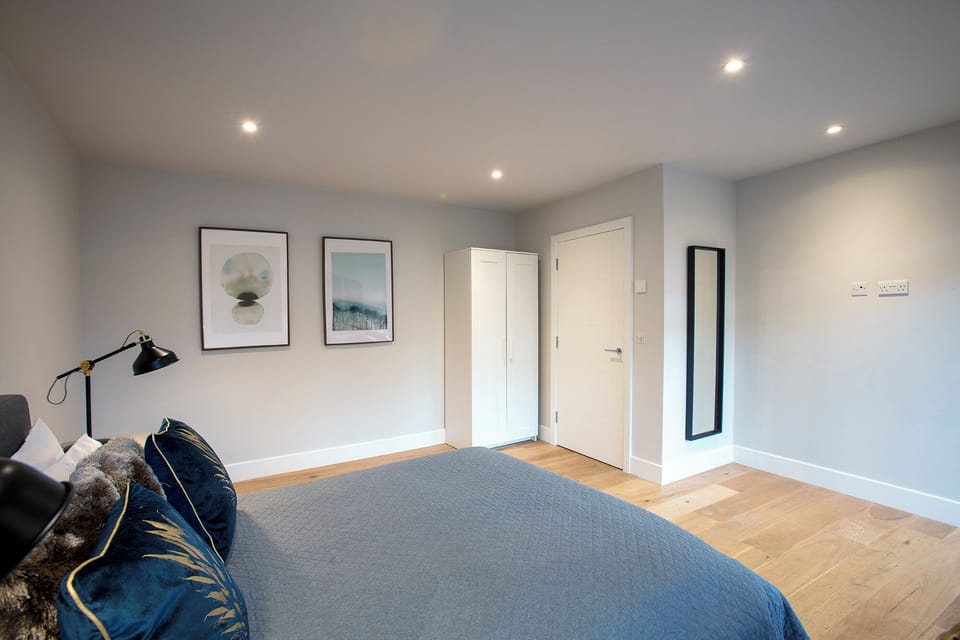 Deluxe Apartment | 1 bedroom, blackout drapes, iron/ironing board, free WiFi