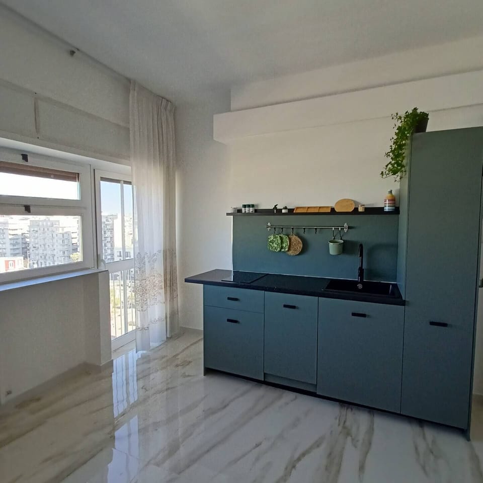 Deluxe Apartment, Balcony, City View | Private kitchen