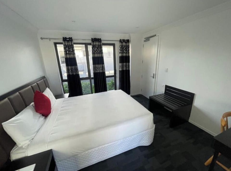 Basic Room | Soundproofing, free WiFi