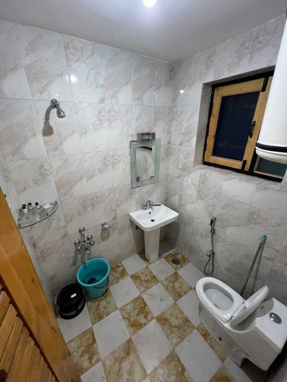 Shower, towels, soap, shampoo