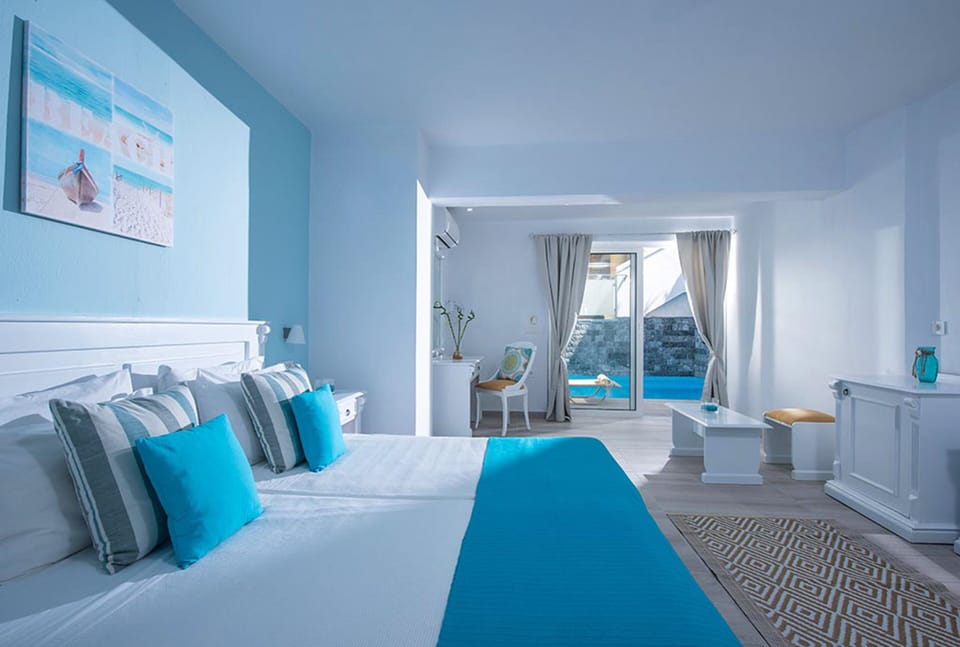 Double Room, Pool Access, Ground Floor | Laptop workspace, soundproofing, bed sheets