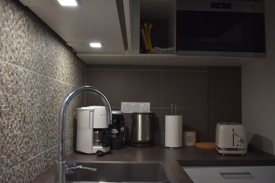 Cottage, Ensuite (Gîte) | Private kitchen | Highchair
