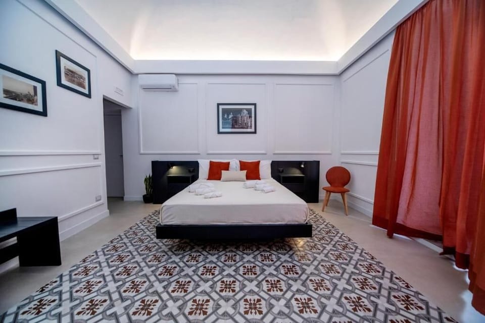 In-room safe, desk, laptop workspace, soundproofing