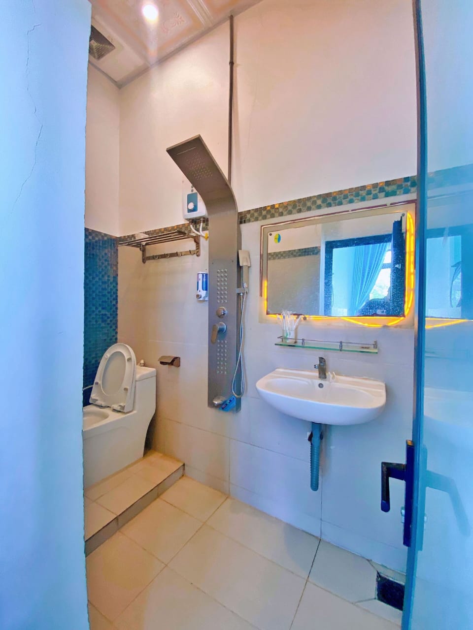 Family Room, Sea View | Bathroom | Shower, hydromassage showerhead, hair dryer, slippers