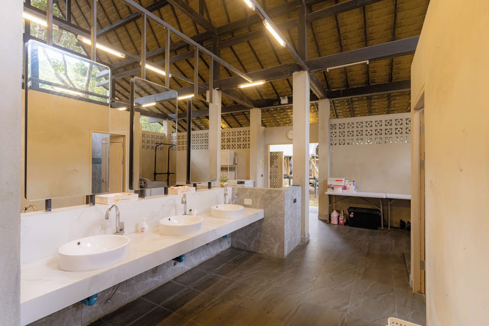 Tent | Bathroom | Free toiletries, bathrobes, towels, soap