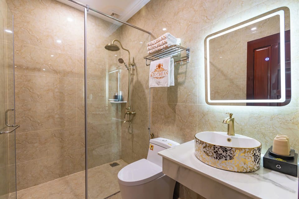 Family Double Room, City View | Bathroom | Shower, hair dryer, bathrobes, slippers