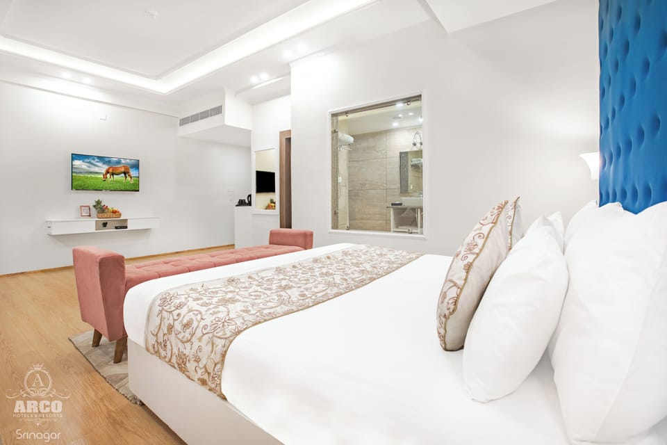 Presidential Double Room, 1 King Bed, Non Smoking, Private Bathroom | Premium bedding, down comforters, in-room safe, individually furnished