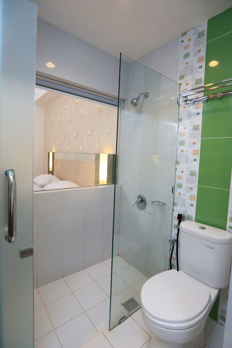 Shower, free toiletries, hair dryer, towels