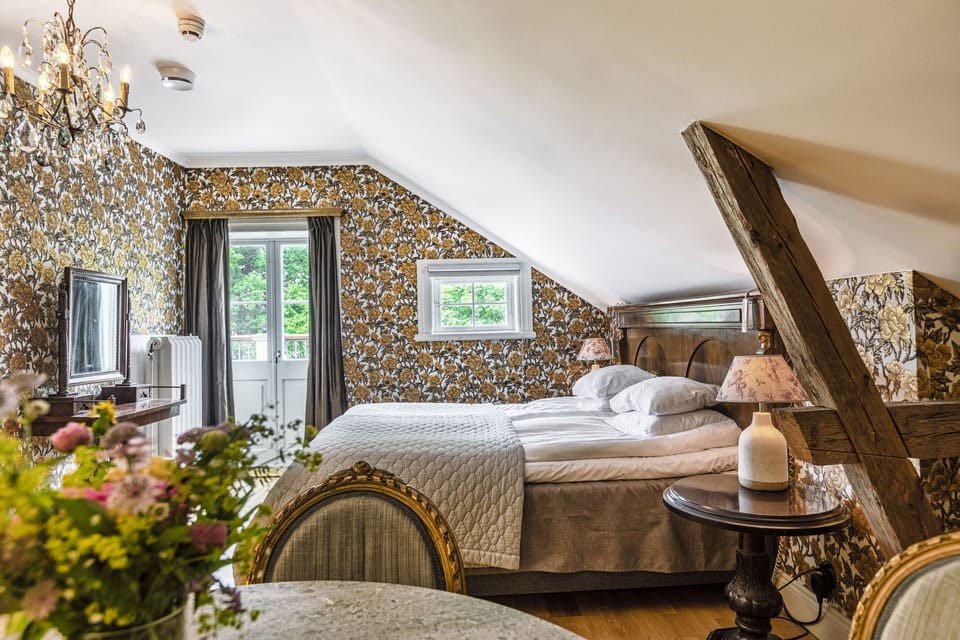 Junior Suite, 1 Bedroom | WiFi (free), bed sheets