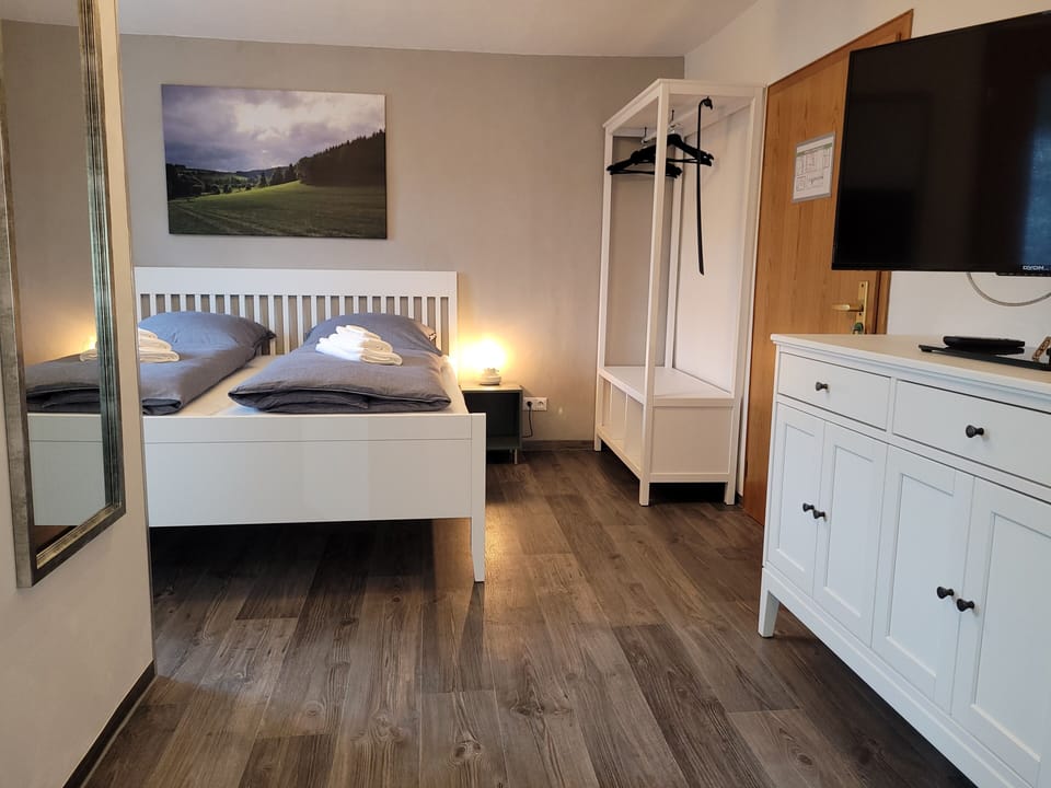 Comfort Double Room, 1 King Bed | Blackout drapes, iron/ironing board (on request), WiFi (free)