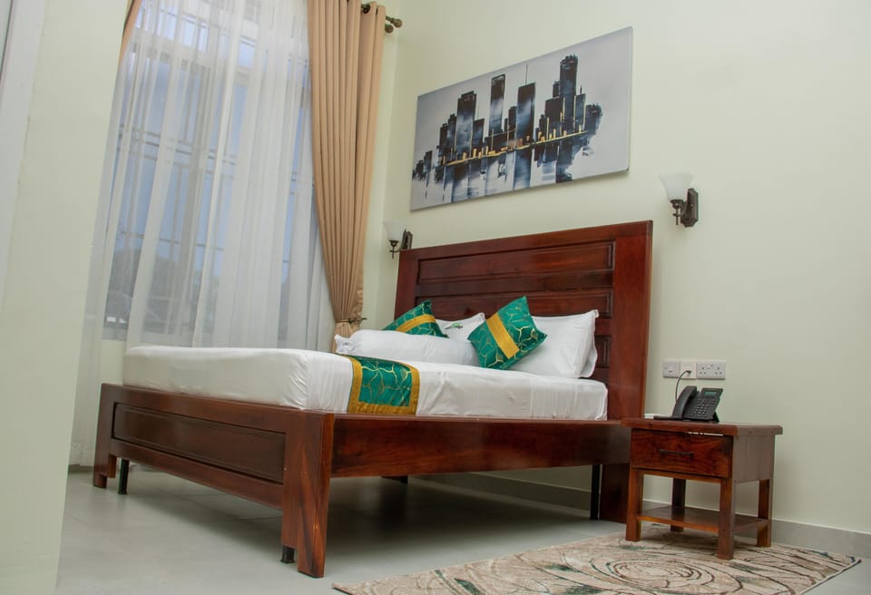 Standard Single Room | In-room safe, desk, laptop workspace, soundproofing