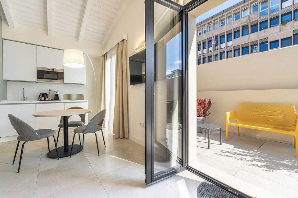 Studio Suite | Private kitchen | Fridge, microwave, stovetop, espresso maker