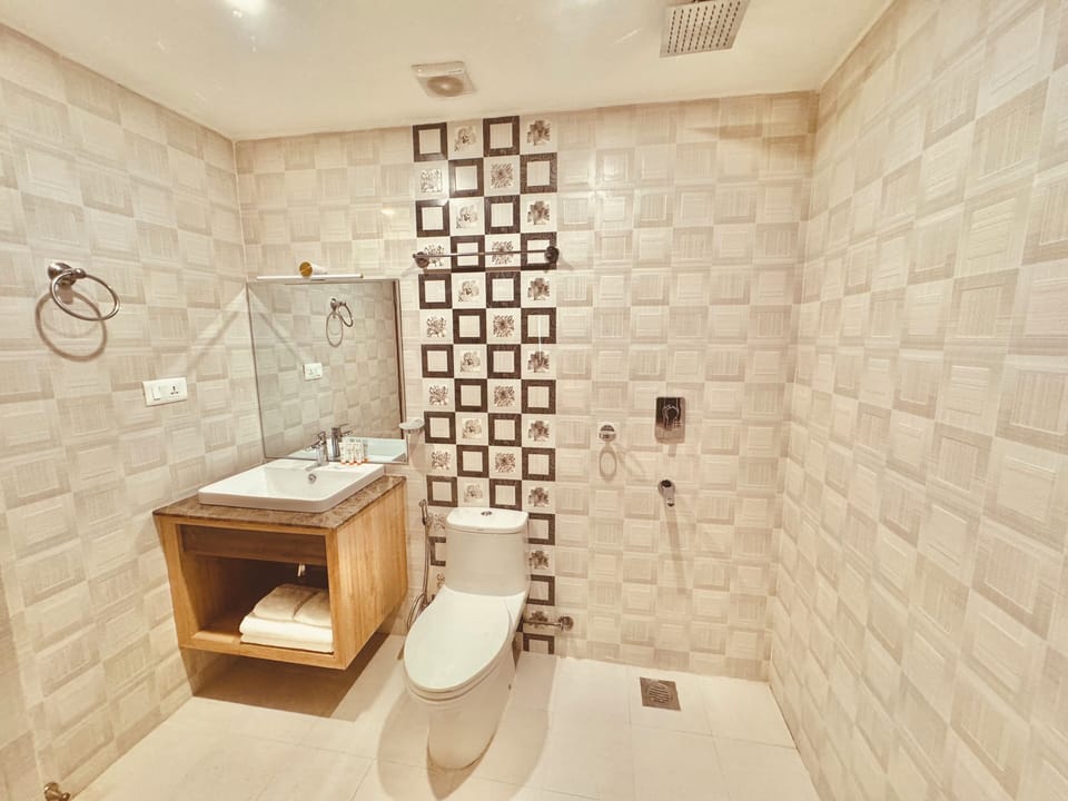 Premium Triple Room, Multiple Beds, Non Smoking, City View | Bathroom | Slippers