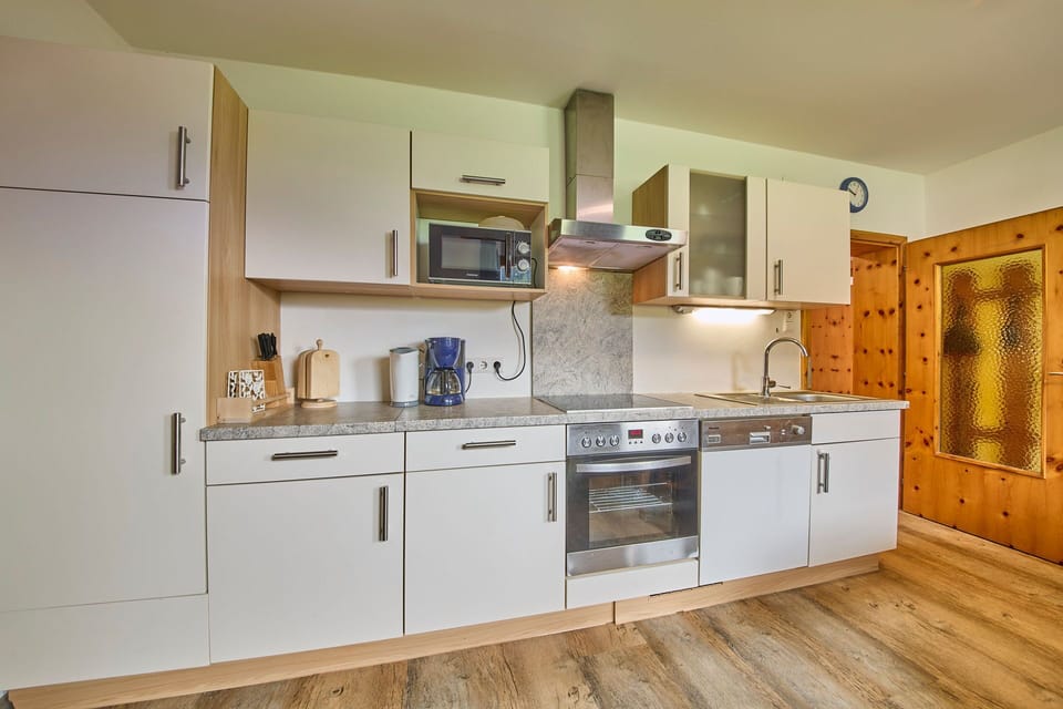 Classic Apartment, Balcony, Mountain View | Private kitchen