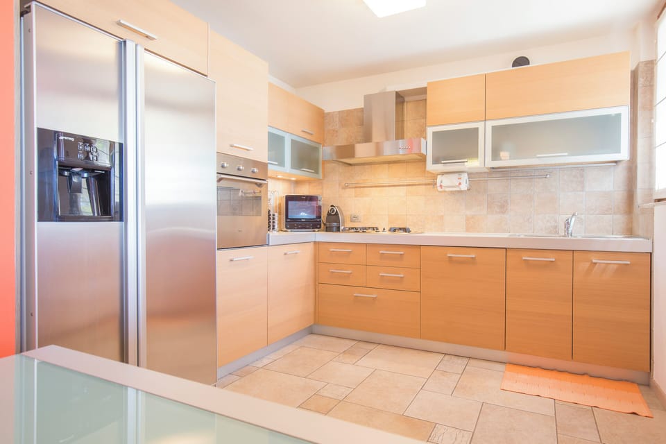 Villa, Lake View | Private kitchen | Electric kettle, toaster