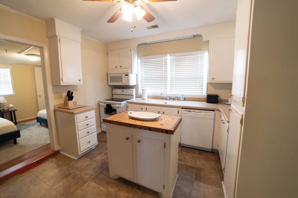 Deluxe House, 5 Bedrooms, Patio | Private kitchen
