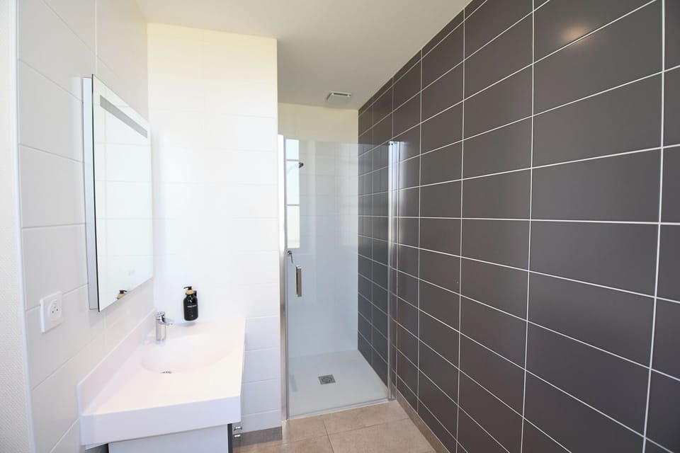 Standard Double Room | Bathroom