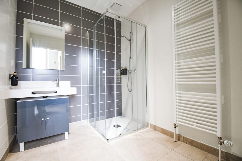 Standard Triple Room | Bathroom