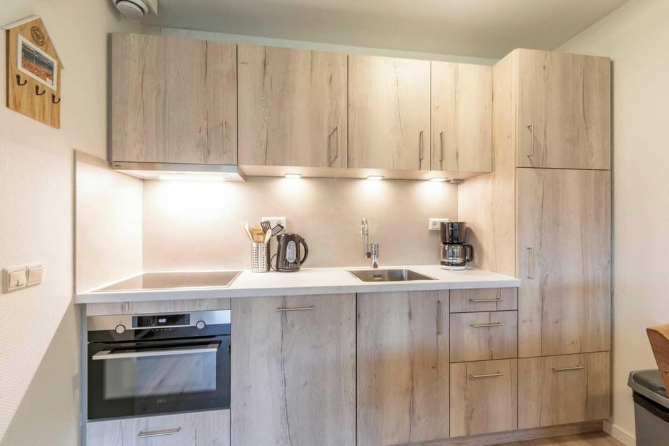 Apartment | Private kitchen | Electric kettle, toaster