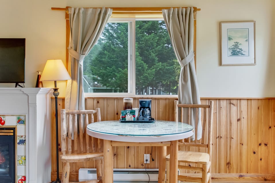 Cabin, 1 Bedroom, Hot Tub, Marina View (Deer Harbor Cottage #2) | Private kitchen | Fridge