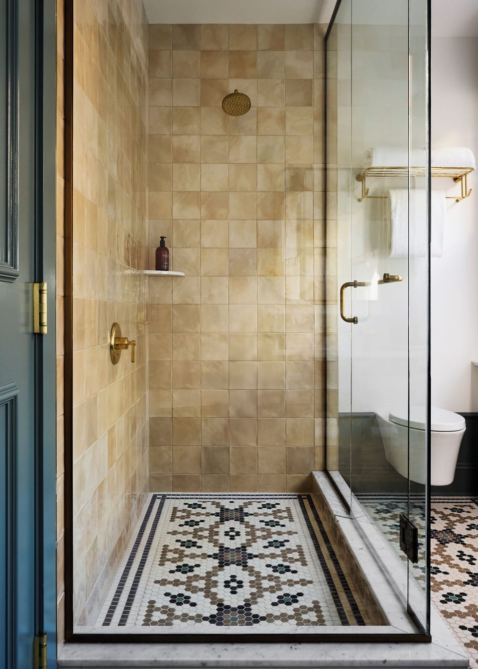 Petite Suite | Bathroom | Free toiletries, hair dryer, bathrobes, slippers
