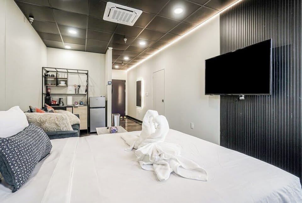 Studio, 1 Queen Bed with Sofa bed, Non Smoking, Kitchenette | Free WiFi