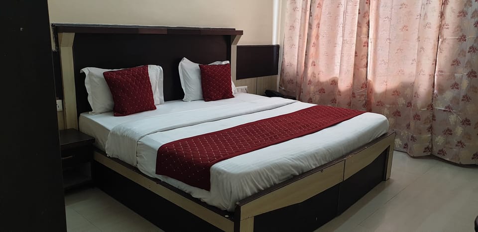 Deluxe Double Room, Mountain View | Free WiFi