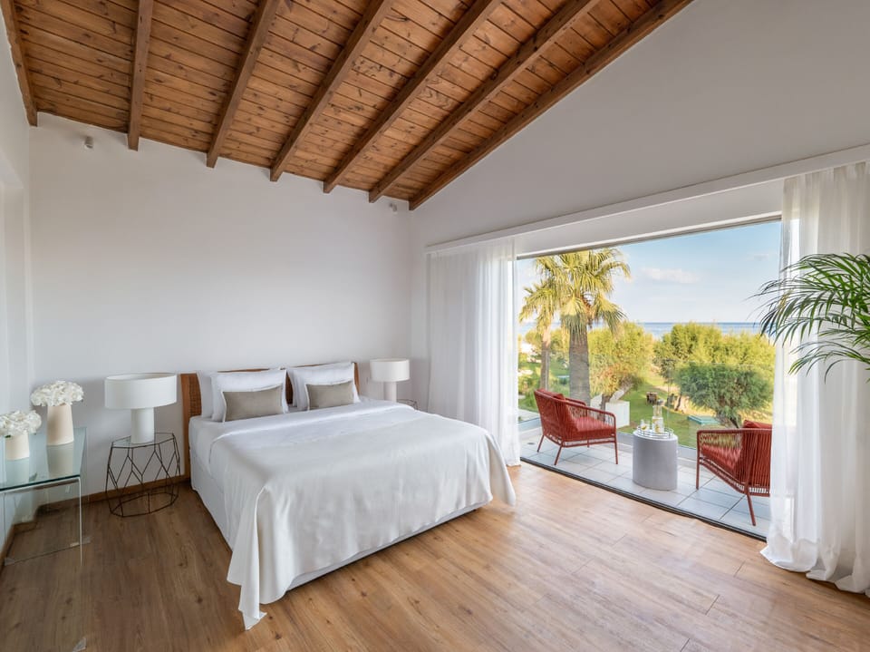 Two-bedroom Bungalow Suite Sea View | Minibar, in-room safe, free WiFi, bed sheets